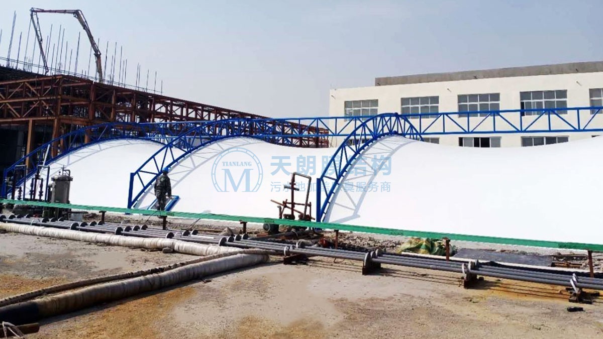 遼寧藍(lán)水環(huán)保V92池反吊膜封閉工程